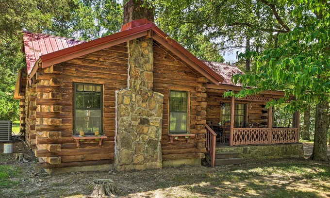 Emerald Beach Cabin | Peaceful Log Cabin Escape Near Table Rock Lake!
