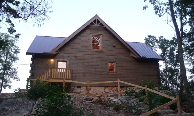Rising Fawn Cabin | Peaceful Log Cabin Getaway on Top of Lookout Mountain with Spectacular Views