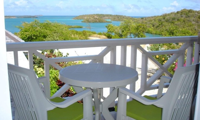 Willikies Villa | Peaceful Luxury 2 Double Bedroom Villa With large private pool and its own dock