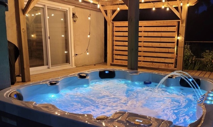 Carrying Place House | Peaceful Luxury in Prince Edward County – Hot Tub, EV Charger
