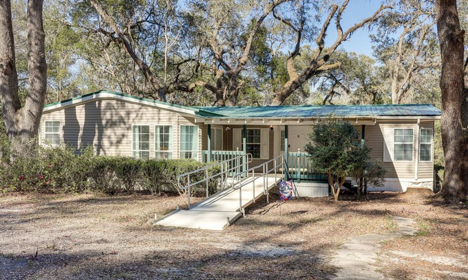 Boys Ranch House | Peaceful McAlpin Home on 5 Acres w/Private Deck!