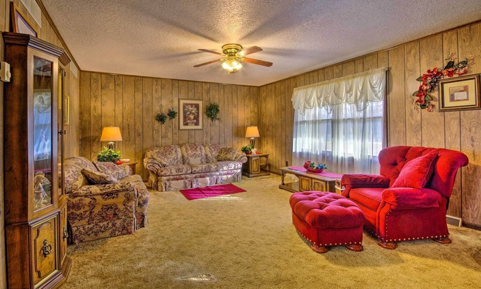 Cole Camp House | Peaceful Missouri Home, 25 Mi to Truman Lake!