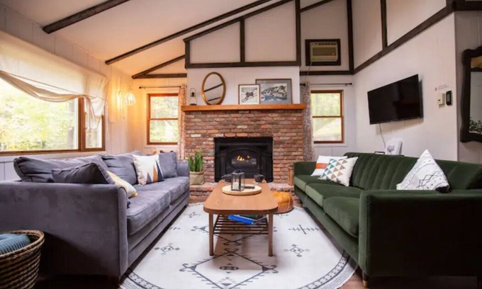 Hamlin Cottage | Peaceful Mountain Cabin in Lakefront Community