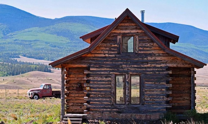 Creede Cabin | Peaceful mountain cabin walking distance to Rio Grande River