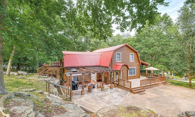 Mount Juliet Cabin | Peaceful Mt Juliet Cabin w/Hot Tub & Fire Pit