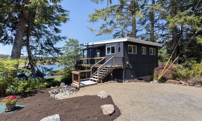 Cloverdale House | Peaceful, Nature Lovers retreat on the estuary. 2 spaces for the price of 1!