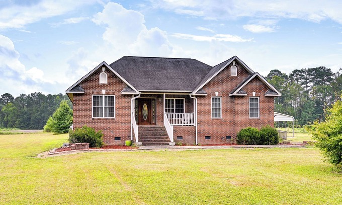 Ernul House | Peaceful North Carolina Getaway w/Large Deck!