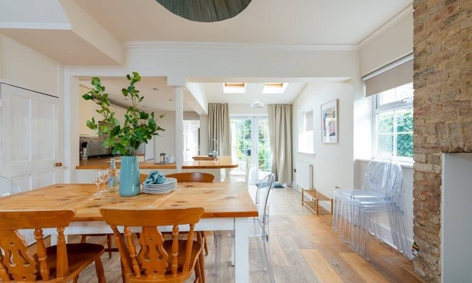 Cambridge House | Peaceful Oasis 3-Bed Home Amidst Lush Gardens