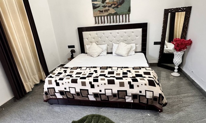 New Delhi House | Peaceful Oasis: Modern 1BR Escape
