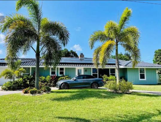 Lake Worth House | Peaceful oasis ready for you