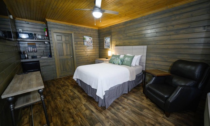 Lake Village Condo | Peaceful Orchard Getaway! High-Speed Internet!