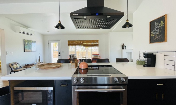 Twentynine Palms House | Peaceful Paradise! 2 miles from Joshua Tree NP