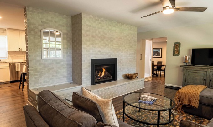 Baseline Sub House | Peaceful Paradise w/Flatiron view, gas fireplace, 30 D min, perfect for RELOn