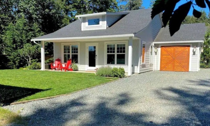 Courtenay House | Peaceful Parkside Cottage