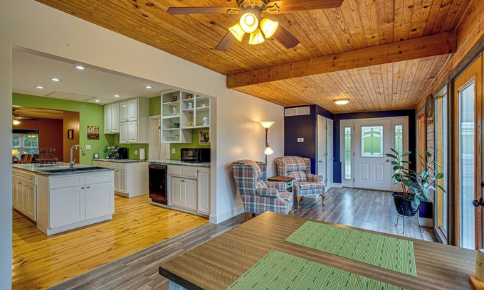 Grantville House | Peaceful Perry Home w/Patio - Pets Welcome!