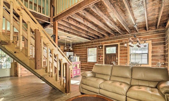 Robstown Cabin | Peaceful Pet-Friendly Cabin on Nueces River!