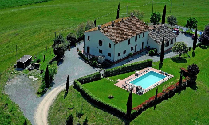 Gallina Apartment | Peaceful Pienza Garden Escape