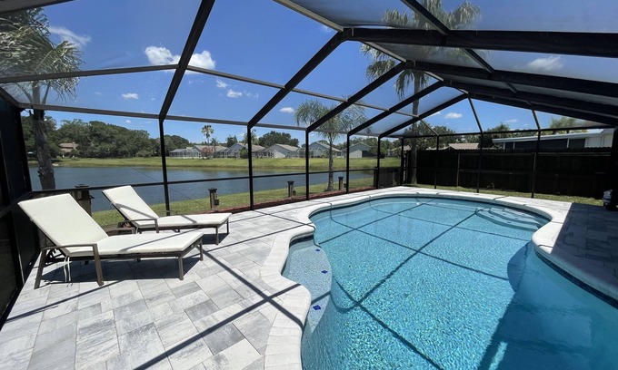 Providence Lakes House | Peaceful Poolside Lake Home 15 Mins to Tampa
