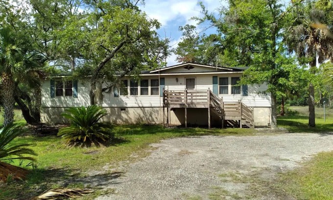 Beaufort House | Peaceful, Private Blast from the Past on Coosaw: Long Term Rental, 6 Month Min