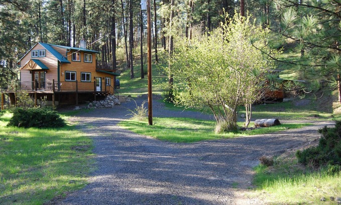 Ahsahka Cabin | Peaceful, Private Cabin overlooking the Clearwater River. Dbl occ rates