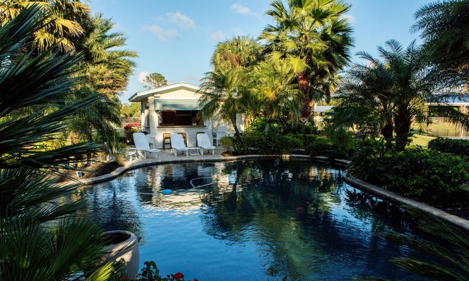 Palm City Cottage | Peaceful Private Cottage @ Summerwood