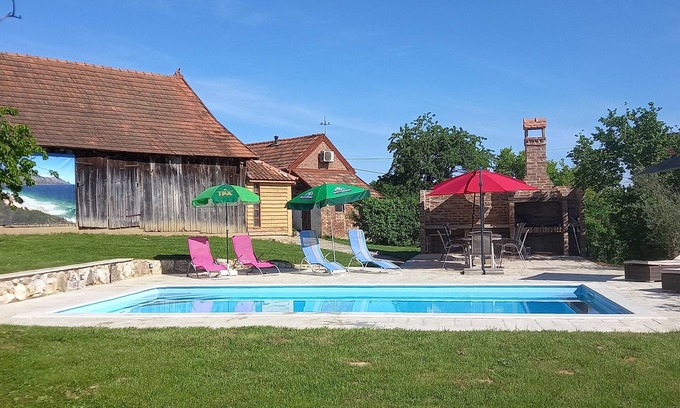 Vrbovec Other | peaceful,private,modernized farmhouse,courtyard, pool with vineyard valley views