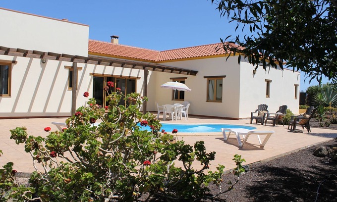 Villaverde Villa | Peaceful & Private villa in 8 people in Fuert village with heated pool and WiFi.