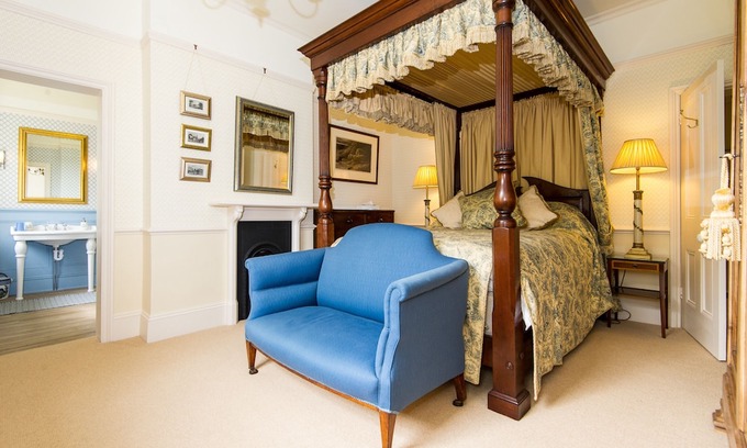 Ross-on-Wye Apartment | Peaceful Quality 2 bedroom/2 bathroom Country House Apartment:beautiful garden