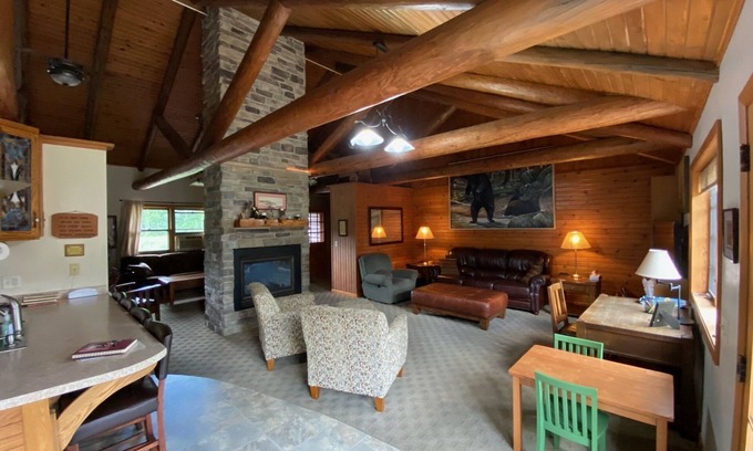 Bowler Cabin | Peaceful, Quiet Retreat in the North Woods
