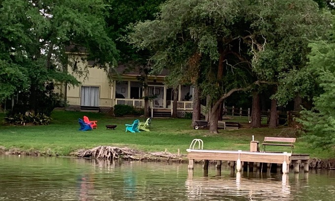 Oakhurst House | Peaceful, quiet waterfront get-away.