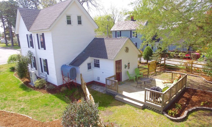 Urbanna House | Peaceful-Relaxing-Charming 1914 home-quaint town- fish-boat-bike-New listing
