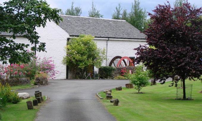 Alexandria Cottage | Peaceful relaxing cottage for 2 in stunning scenery beside Loch Lomond