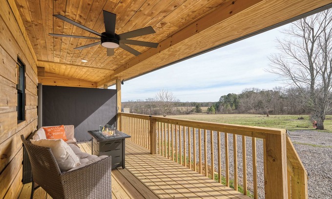 Crossville Cabin | Peaceful Retreat 1 bedroom full kitchen Only 15 min from town Crossville