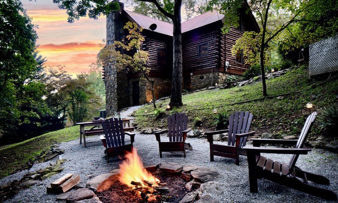 Sylva Cabin | Peaceful Retreat! Amazing Views, Hand Built Log Cabin, Hot Tub and Fire Pit