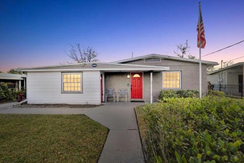 Greater Palm River Point CDC House | Peaceful Retreat - Comfort - Unique
