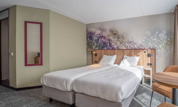 Zeegse Hotel | Peaceful Retreat: Cycling, Nature Trails, Sauna and Indoor Pool - 2 Units