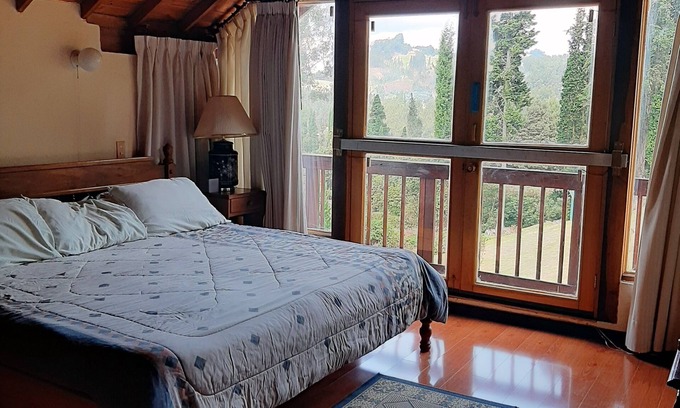 Cajica House | Peaceful Retreat in Cajicá-close to Bogotá, with tree house and children's park!