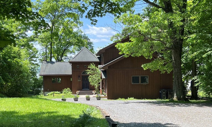 Geneva House | Peaceful retreat in the heart of the Finger Lakes with 100 ft of lake front