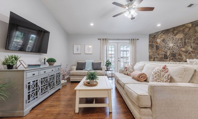 Conestee House | Peaceful Retreat - PERFECT LOCATION!