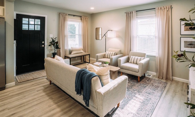 Evansville House | Peaceful Retreat w/Backyard-3BR-Free Parking