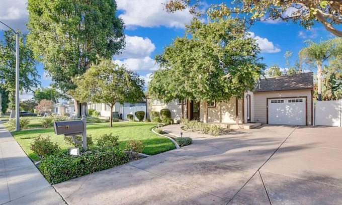 Riverside House | Peaceful Riverside Retreat