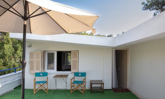 Agia Triada House | Peaceful roof apartment 3 min from the beach!