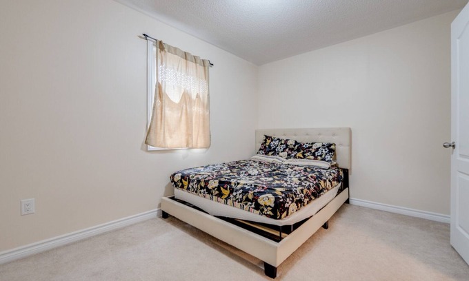 Halton Regional Municipality House | Peaceful Room - catchup on sleep & freshen up! Great location along 401 Highway