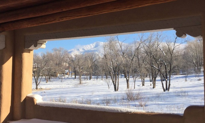 Taos House | Peaceful & Roomy - Very close walk (5 Blk) to Historic Plaza dining & shopping