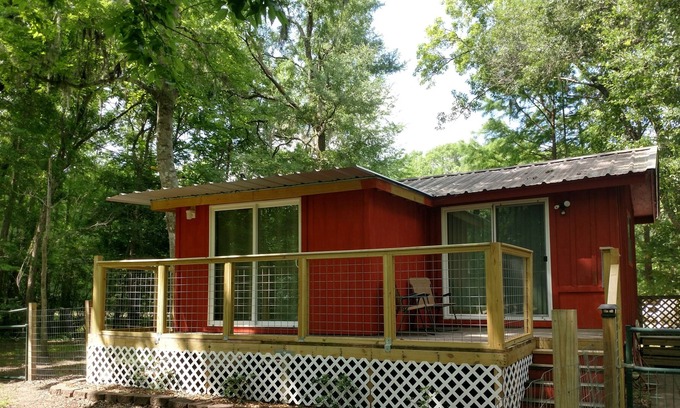 Votaw Cabin | Peaceful rural cottage on small private lake