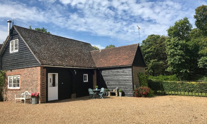 Peasmarsh Cottage | Peaceful rural detached coach house cottage near Rye.