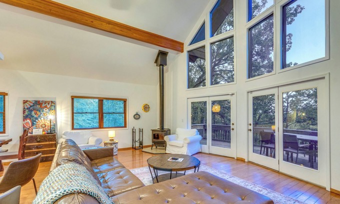 Russellville Cabin | Peaceful Russellville Cabin Close to Lakes!