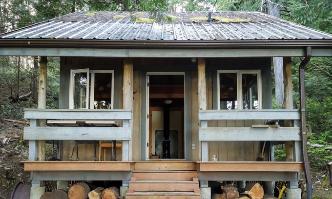 Whaletown Cabin | Peaceful rustic waterfront cabin
