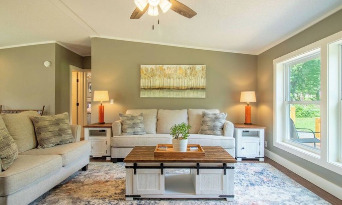 Candler Cottage | Peaceful & Scenic 3 Bedroom/2 Bath Farmhouse