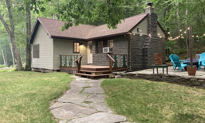 Tafton Cottage | Peaceful Seasonal Wooded Nature Cottage close to everything